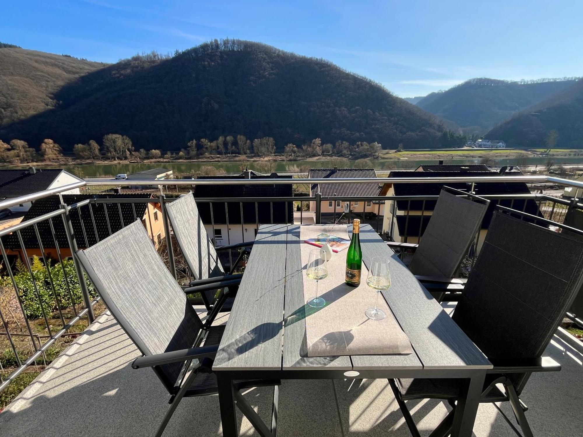 Ferienwohnung Moseltraum, 1-6 Pers, Mit 3 Schlafzimmer Und Panoramabalkon Müden Esterno foto