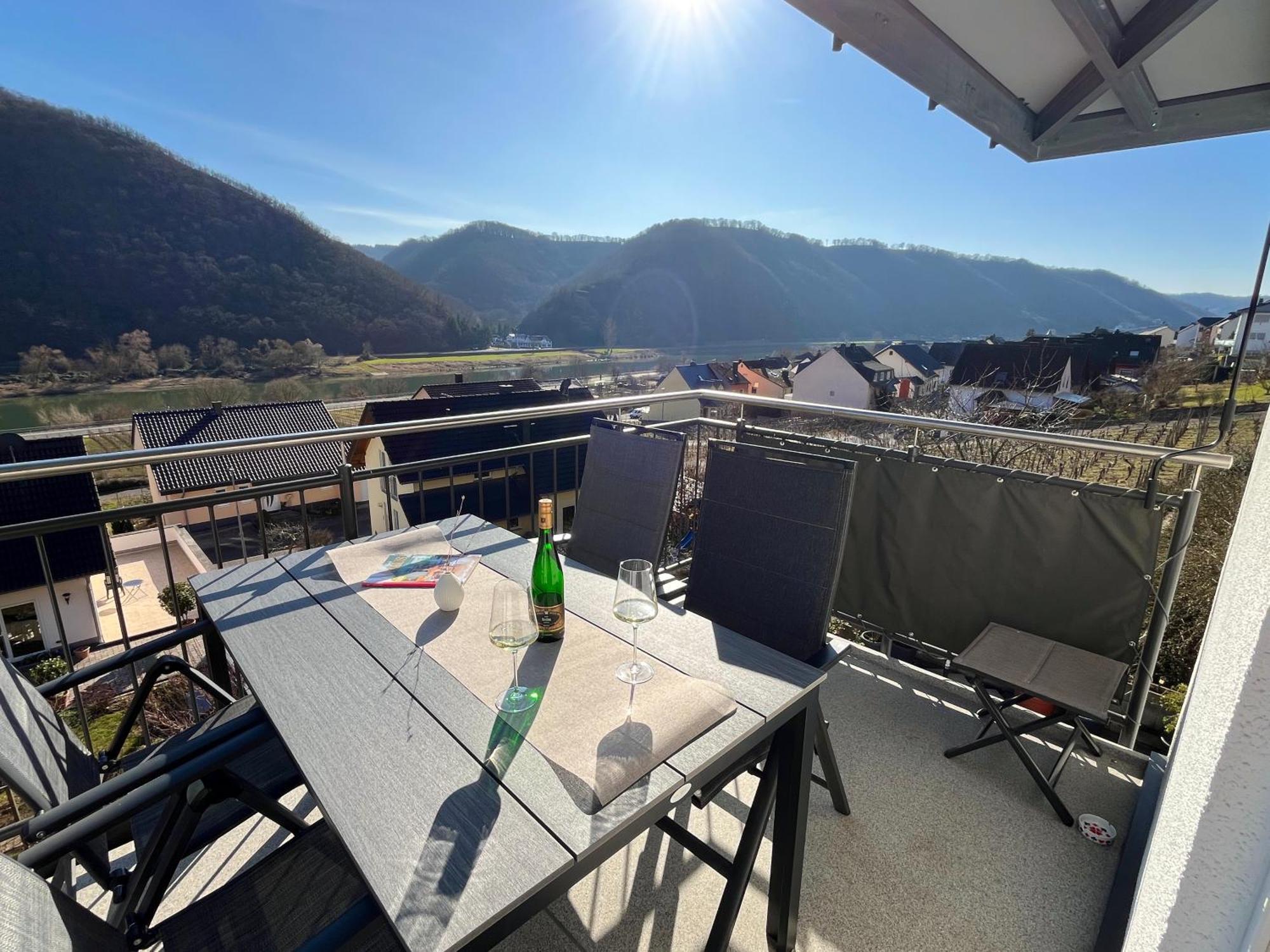Ferienwohnung Moseltraum, 1-6 Pers, Mit 3 Schlafzimmer Und Panoramabalkon Müden Esterno foto